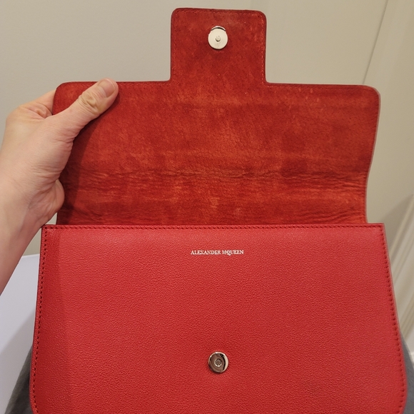 Alexander McQueen Crossbody and Shoulder leather chain Bag - Picture 15 of 15